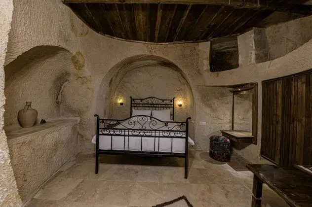 Cave Room, Avlu Manzaralı