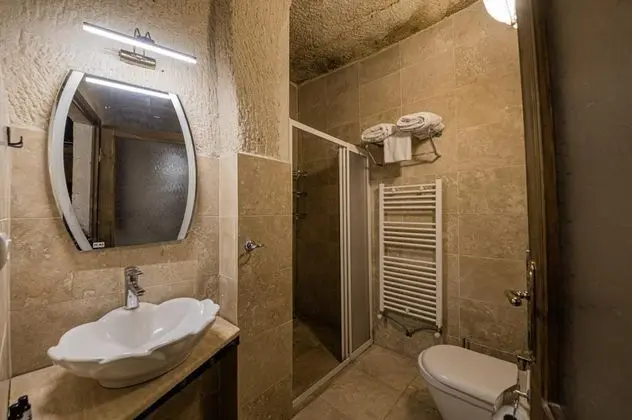 Cave Room, Avlu Manzaralı