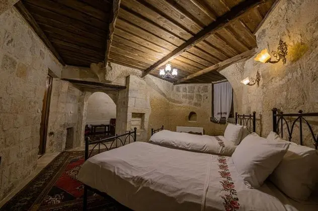 Cave Room, Avlu Manzaralı