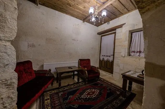Cave Room, Avlu Manzaralı