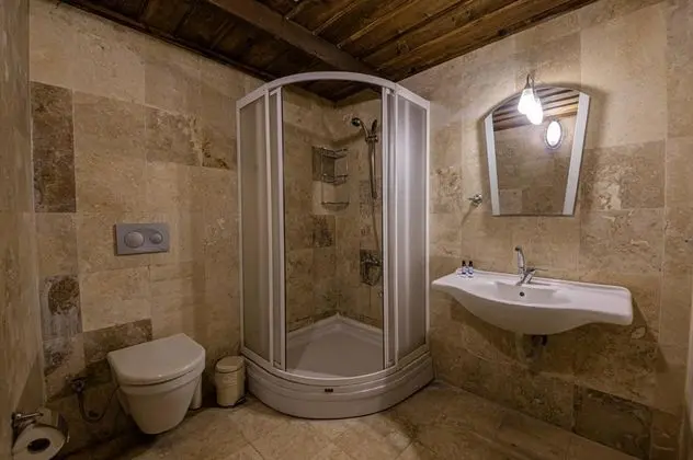 Cave Room, Avlu Manzaralı