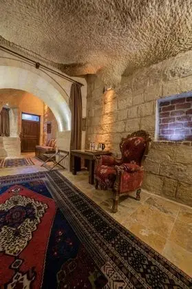 Deluxe Cave, Avlu Manzaralı