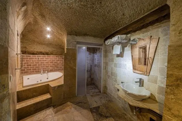 Deluxe Cave, Avlu Manzaralı