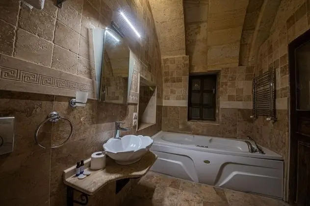 Deluxe Cave, Avlu Manzaralı