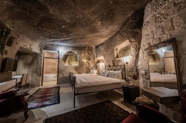 Deluxe Cave, Avlu Manzaralı