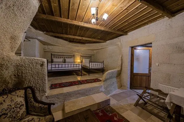 Deluxe Cave, Avlu Manzaralı