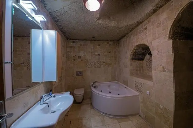 Deluxe Cave, Avlu Manzaralı