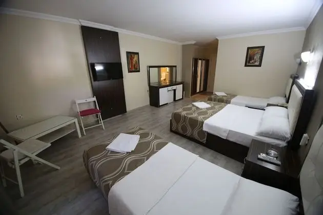 Üç Kişilik Oda