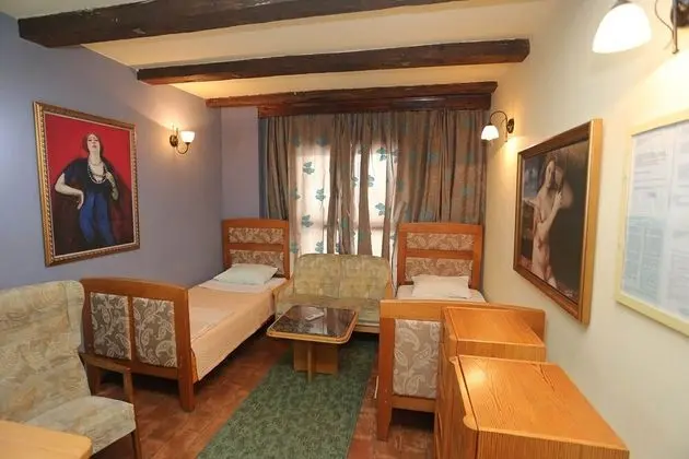 Üç Kişilik Oda