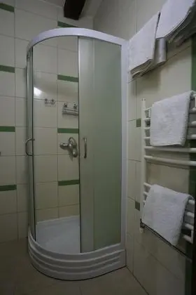 Üç Kişilik Oda