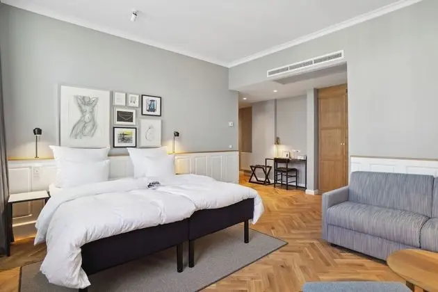 Junior Süit (1 King Size Bed 180x200cm)