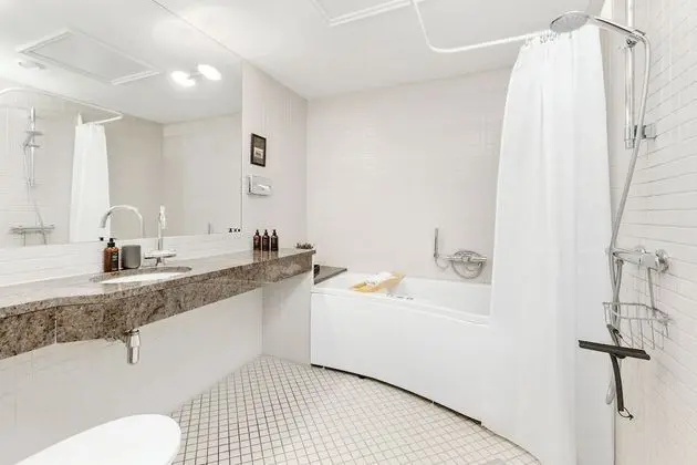 Junior Süit (1 King Size Bed 180x200cm)