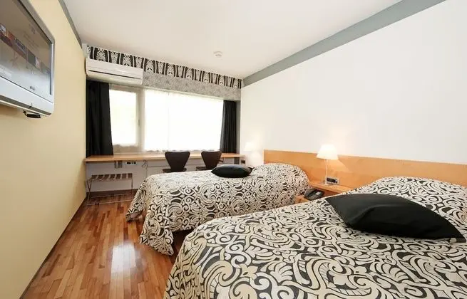 Tek Büyük veya İki Ayrı Yataklı Oda, Özel Banyo, Bahçe Manzaralı