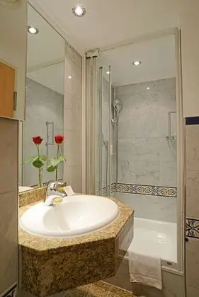 Standard Tek Büyük Yataklı Oda (Aircondition)