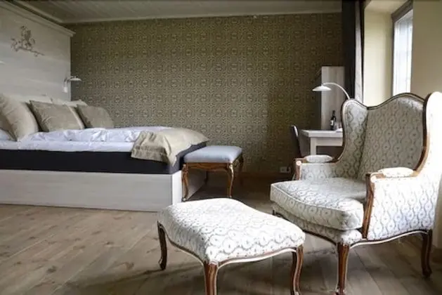 Junior Süit, 1 En Büyük (King) Boy Yatak ve Çekyat