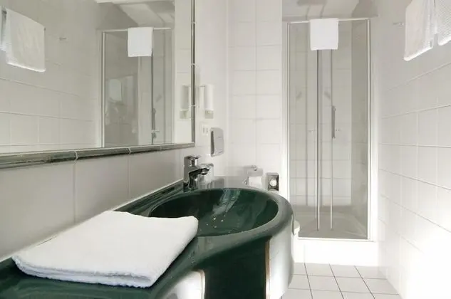 Basic Tek Büyük Yataklı Oda