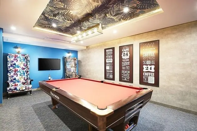 Oda (BILLARD SUITE)