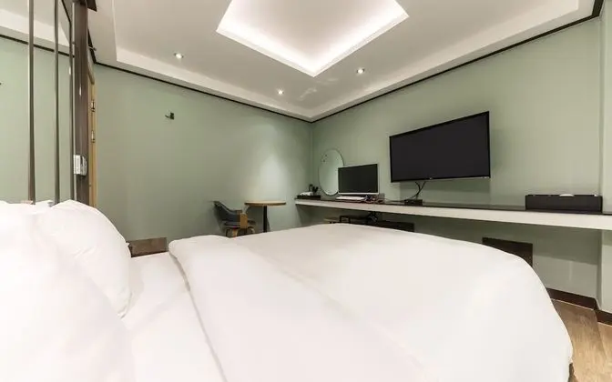 Oda (High-end PC gaming room (Netflix avai)