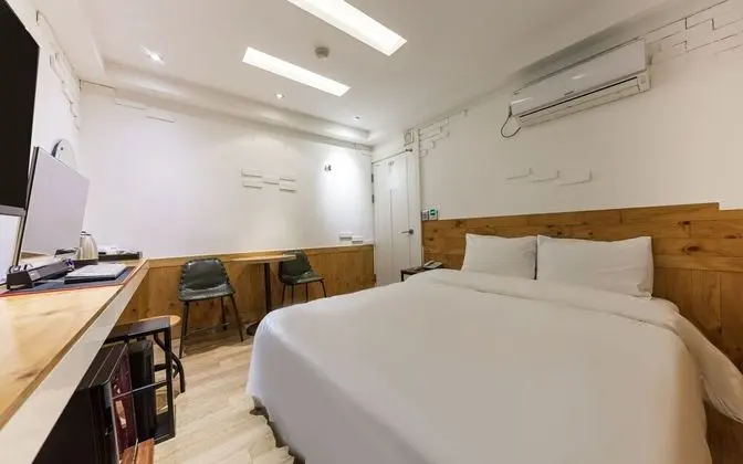 Oda (High-end PC gaming room (Netflix avai)