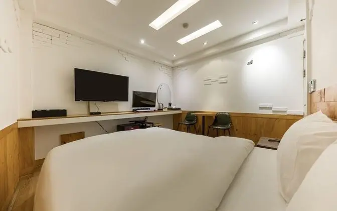 Oda (High-end PC gaming room (Netflix avai)