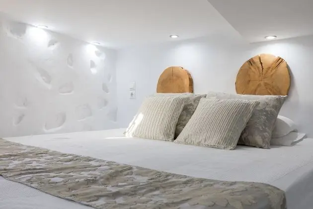 Small Budget Room for 2 Lower Ground