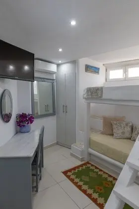 Small Budget Room for 2 Lower Ground