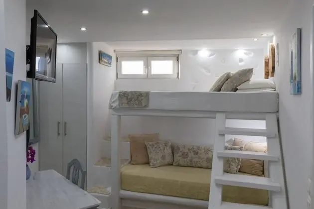 Small Budget Room for 2 Lower Ground