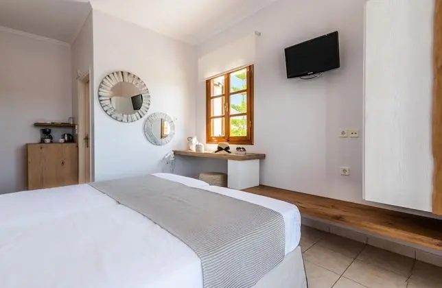Superior Oda, Deniz Manzaralı (1st Floor)