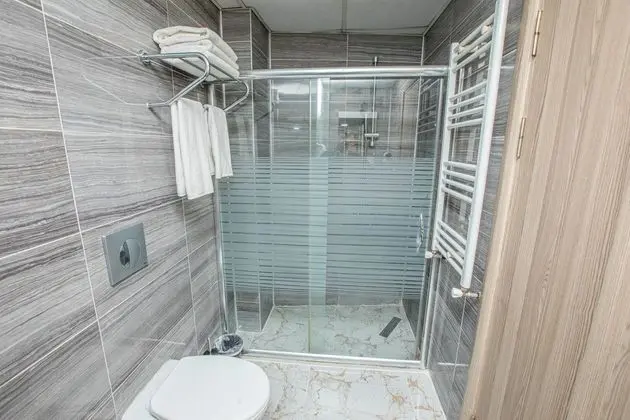 bir tek kişilik ve 1 çift kişilik yatak