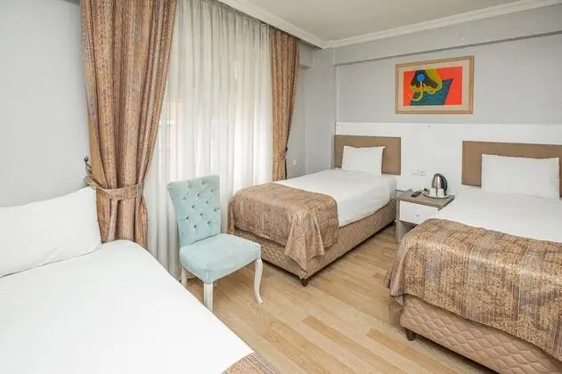 Üç Tek Yataklı Oda
