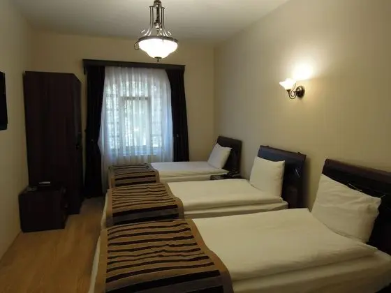 Üç Kişilik Oda