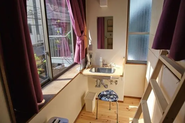 Ortak Ranzalı Oda, Sadece kadınlar için, Sigara İçilmez
