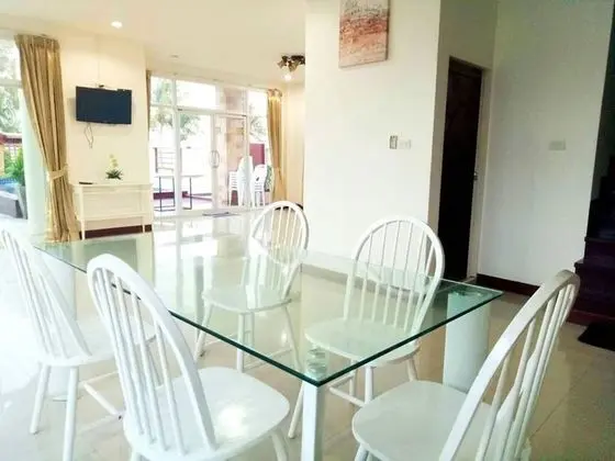 5 Bed room Private Pool Villa Modern Style