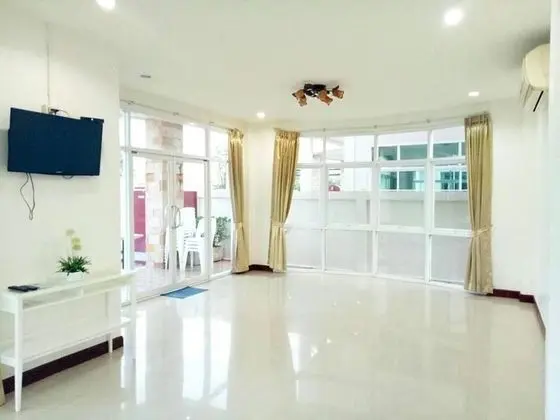 5 Bed room Private Pool Villa Modern Style