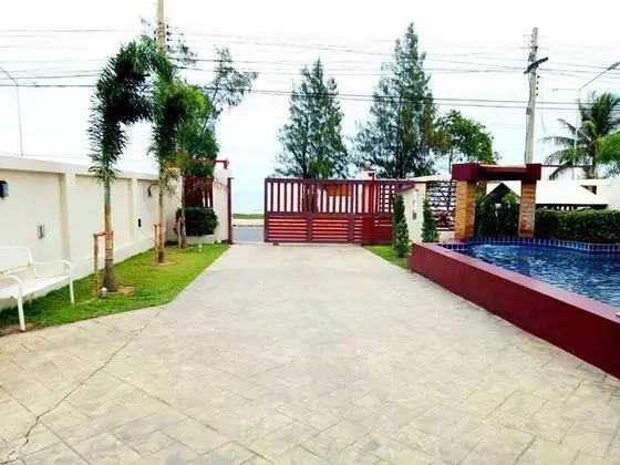 5 Bed room Private Pool Villa Modern Style