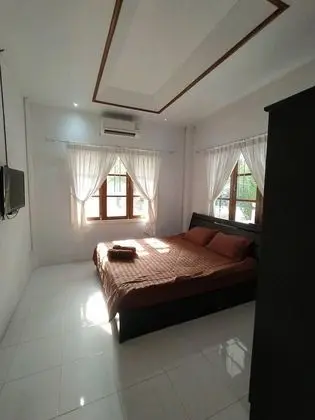 İki Ayrı Yataklı Oda, Ortak Banyo