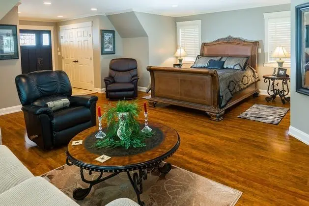 Selkirk Mountain View Master Suite