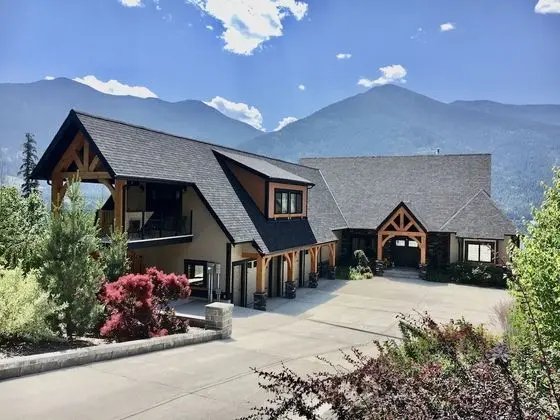 Selkirk Mountain View Master Suite