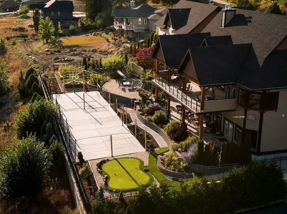 Selkirk Mountain View Master Suite