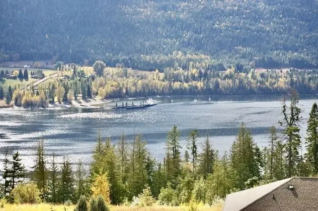 Selkirk Mountain View Master Suite
