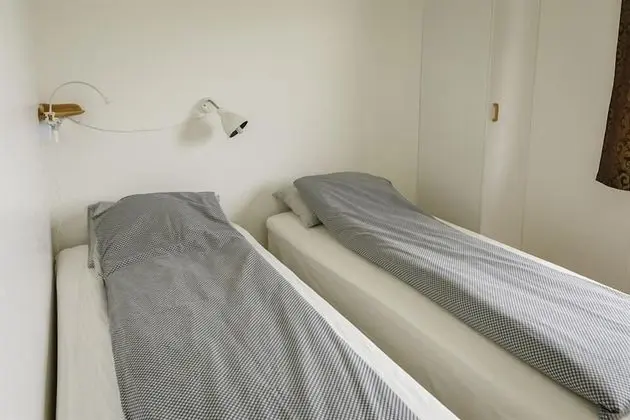 İki Ayrı Yataklı Oda, Ortak Banyo