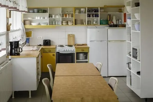 Üç Kişilik Oda, Ortak Banyo