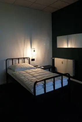 Basic Üç Kişilik Oda (103/104 Doppelbett und Einzelbett)