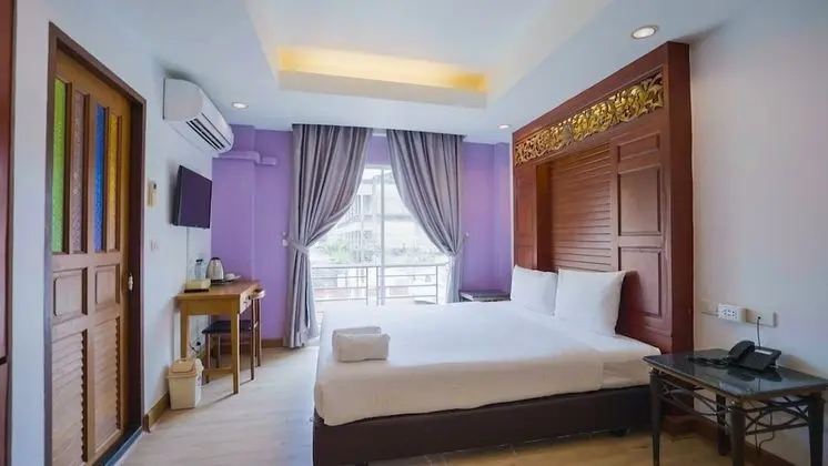 Deluxe King Bed Canal View with Balcony