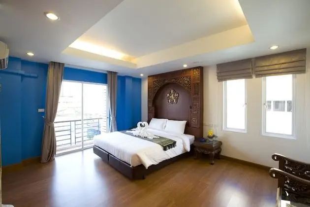 Deluxe King Bed Canal View with Balcony