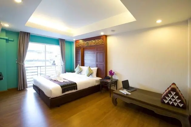 Deluxe King Bed Canal View with Balcony