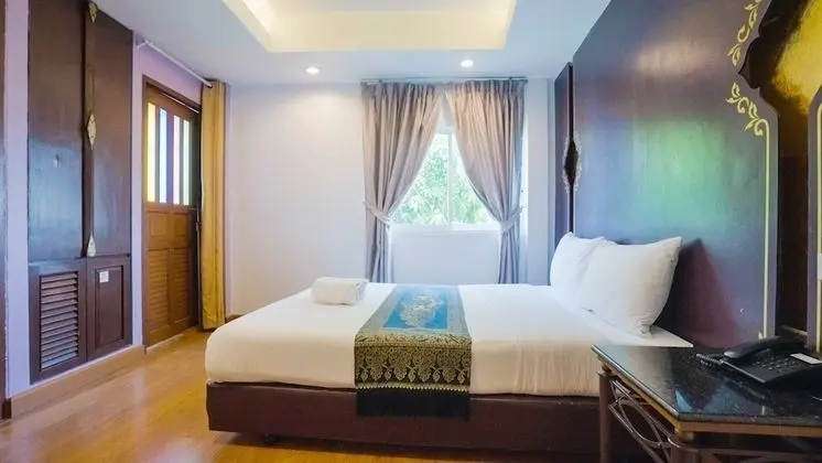 Standard Queen Bed