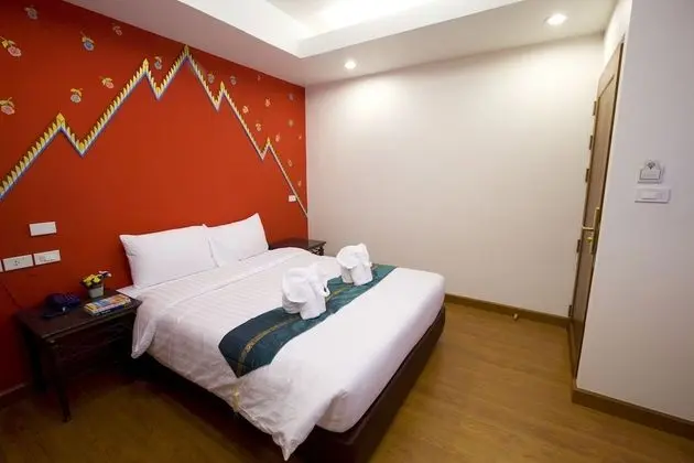 Standard Queen Bed