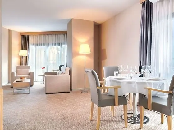 Süit, 1 En Büyük (King) Boy Yatak ve Çekyat, Balkon, Köşe