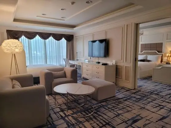 [Pick-Up/Drop-Off PKG (Incheon Airport)] Royal Studio